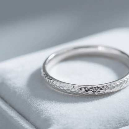 Művészi kialakítású ezüst karperec