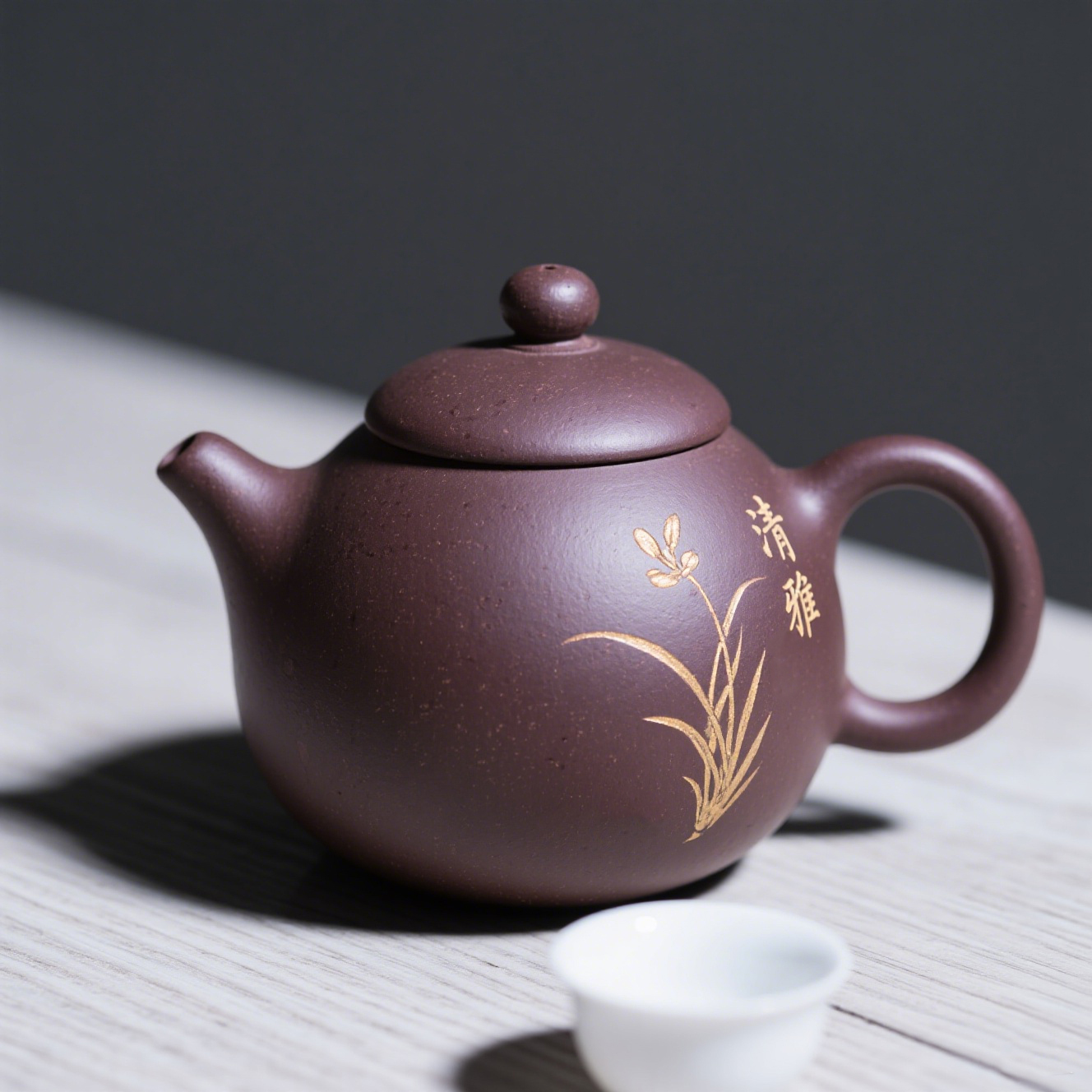 Egyedi készítésű zisha kanna és egy kerámia csésze szett