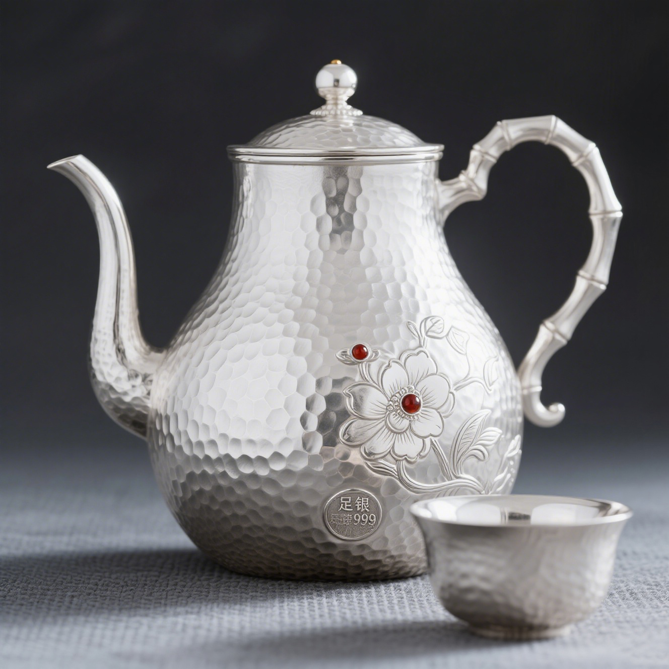 Kézzel készített 999-es tisztaságú ezüst teáskanna