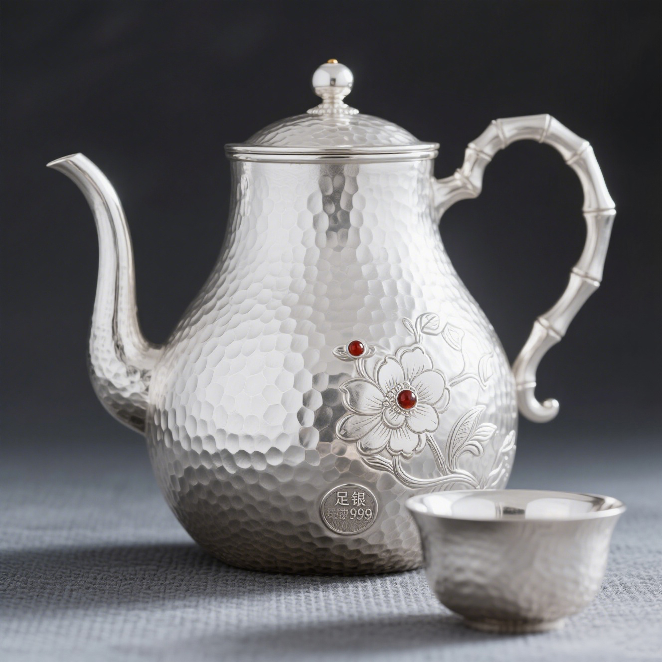 Kézzel készített 999-es tisztaságú ezüst teáskanna