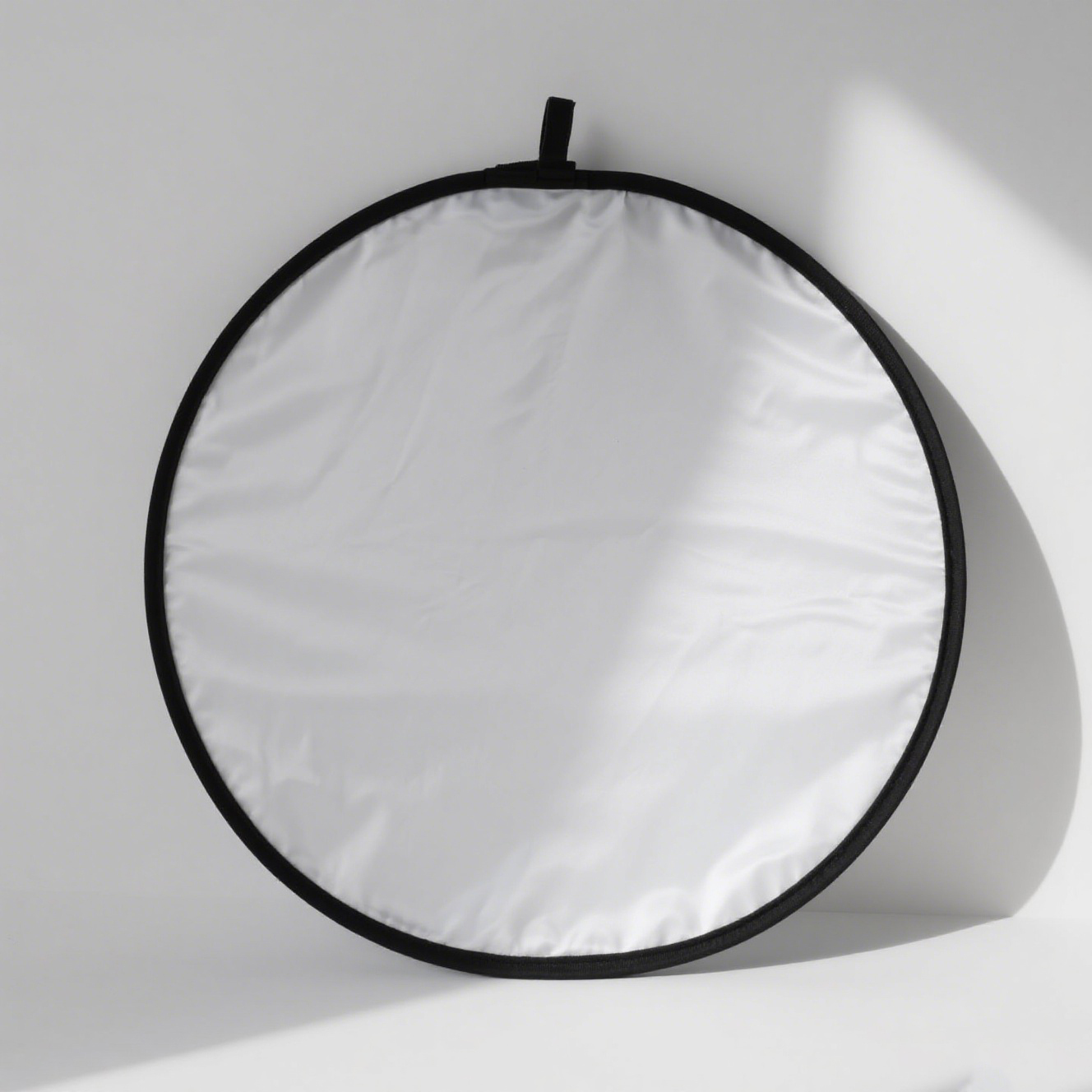 Wielofunkcyjny, składany reflektor materiałowy