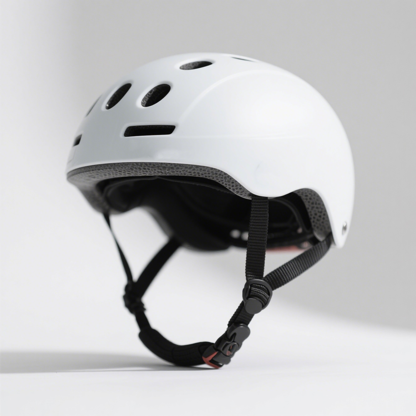 Kask rowerowy z poliwęglanu