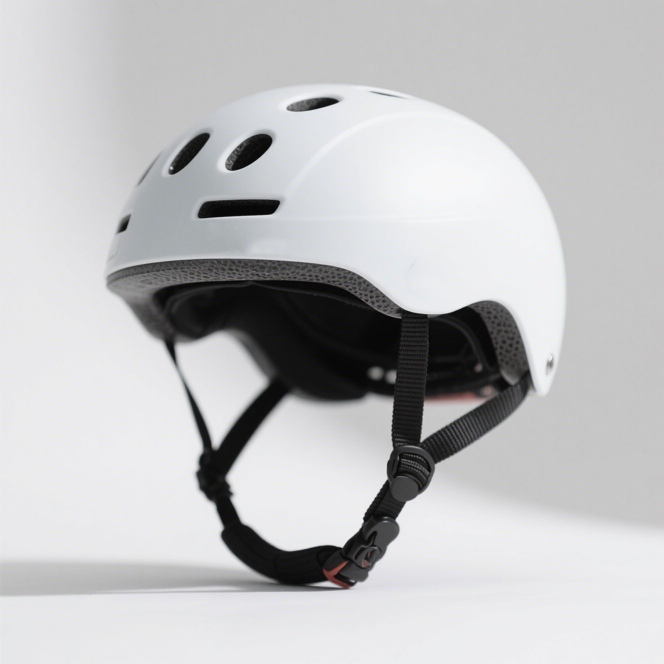 Kask rowerowy z poliwęglanu