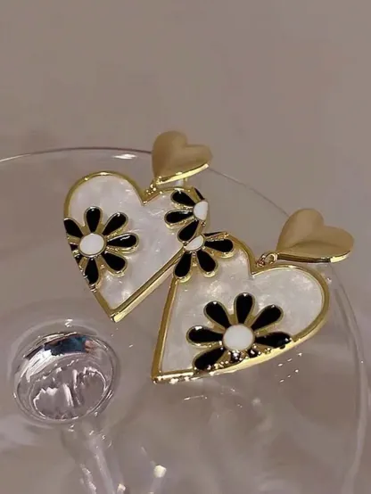 French Style Personality Small Daisy & Heart Shaped Earrings