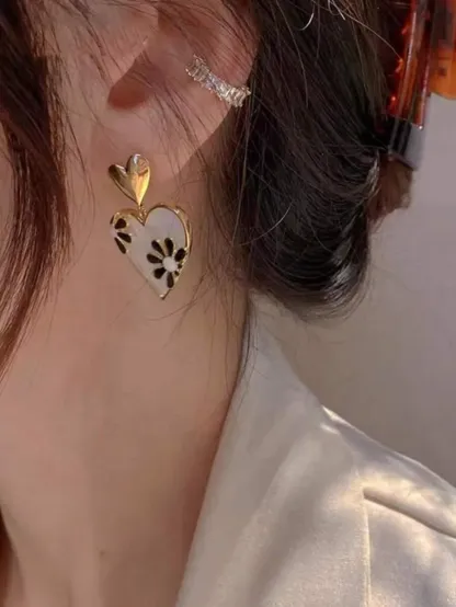French Style Personality Small Daisy & Heart Shaped Earrings