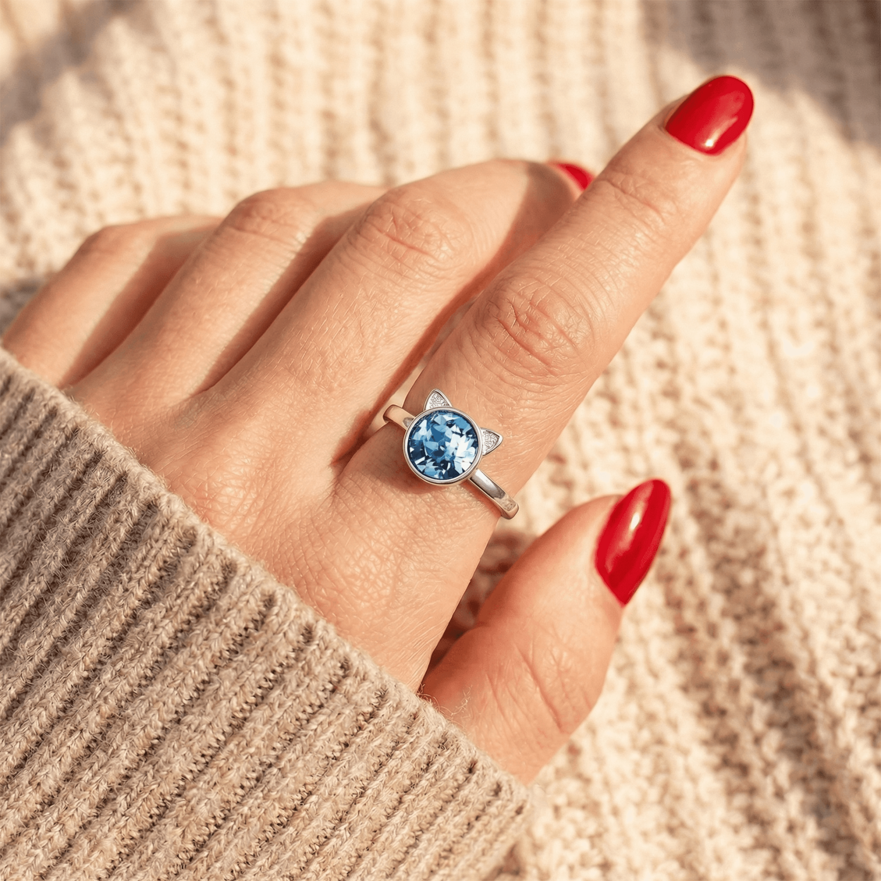 Cat shining eyes ring