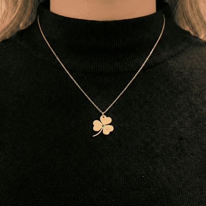 Shamrock Necklace sim