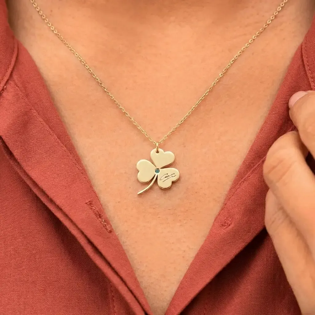 Shamrock Necklace sim