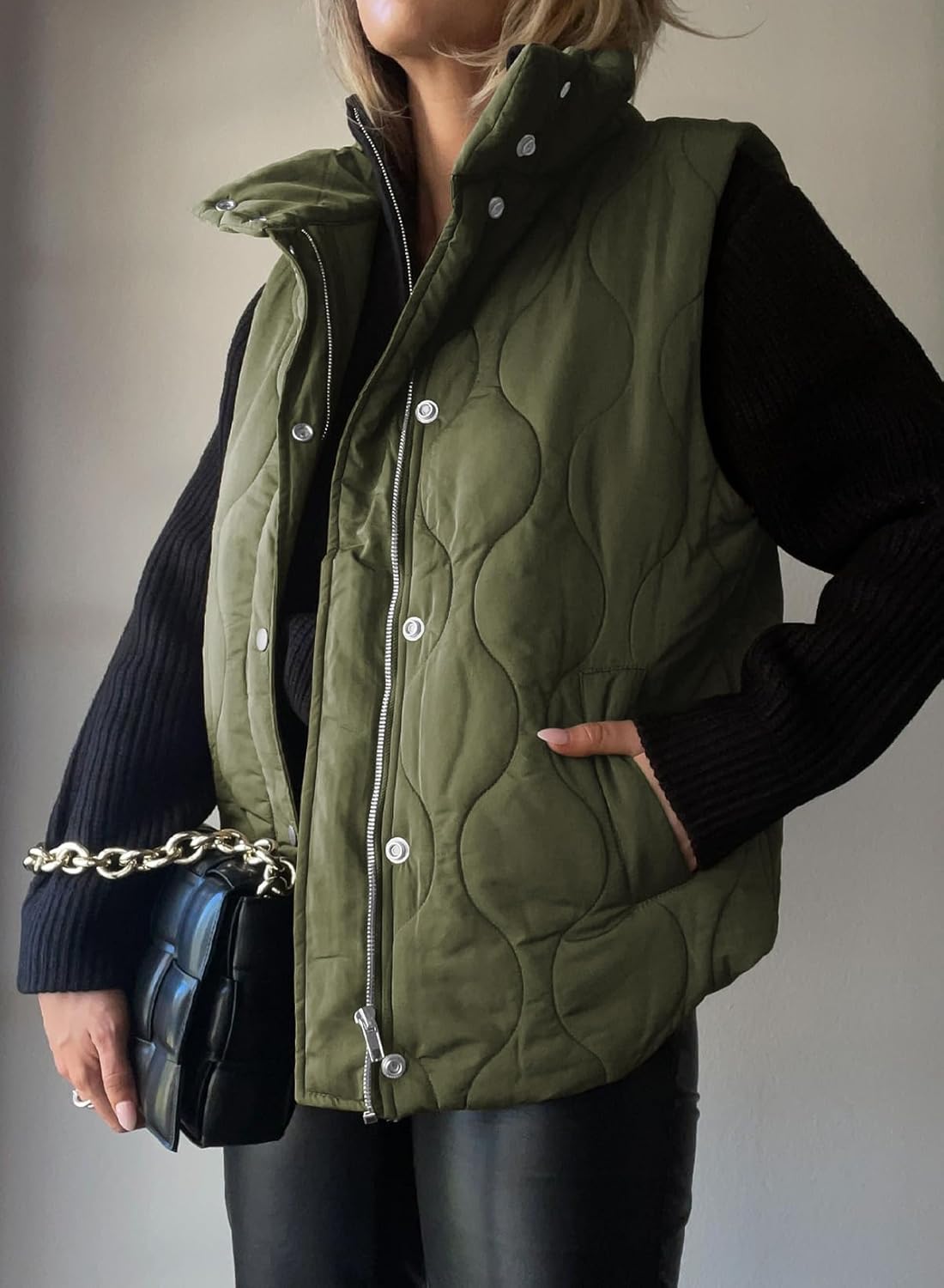 Women Lightweight Quilted Stand Collar Sleeveless Jackets Fall Winter 2025 Button Zip Up Coat