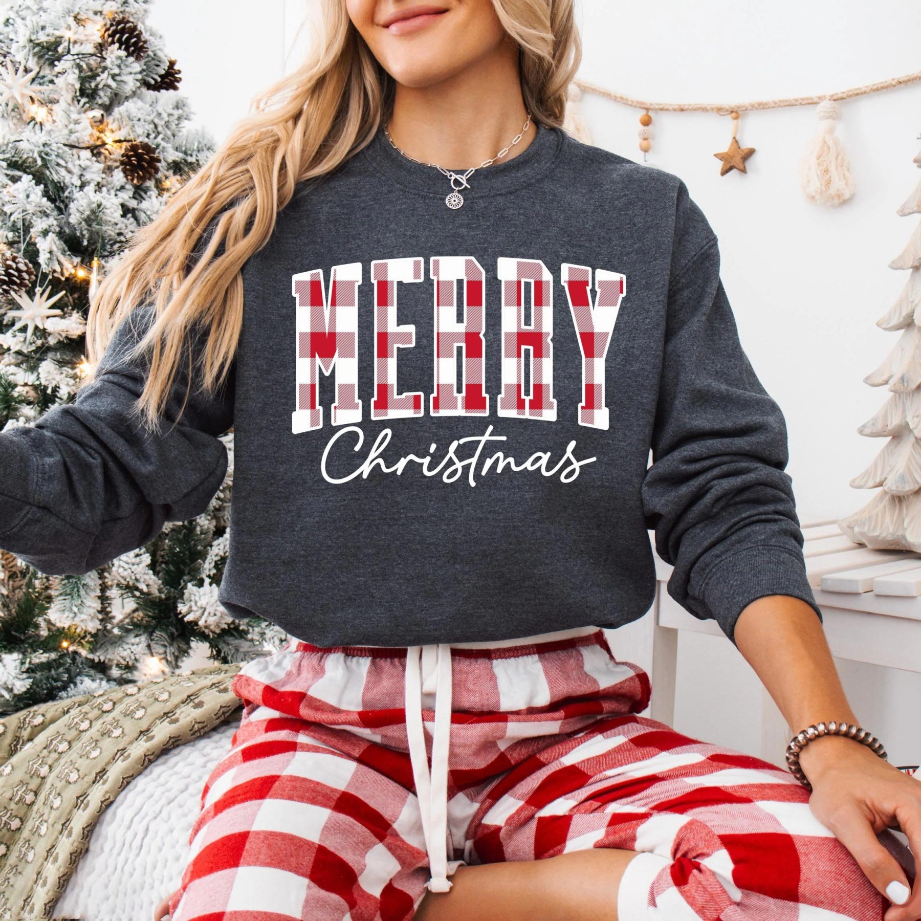 “Merry Christmas” Plaid Graphic Sweatshirt(Buy 2 Free Shipping)