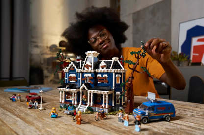 LEthtGO Stranthtger Thithtngs The Creel House