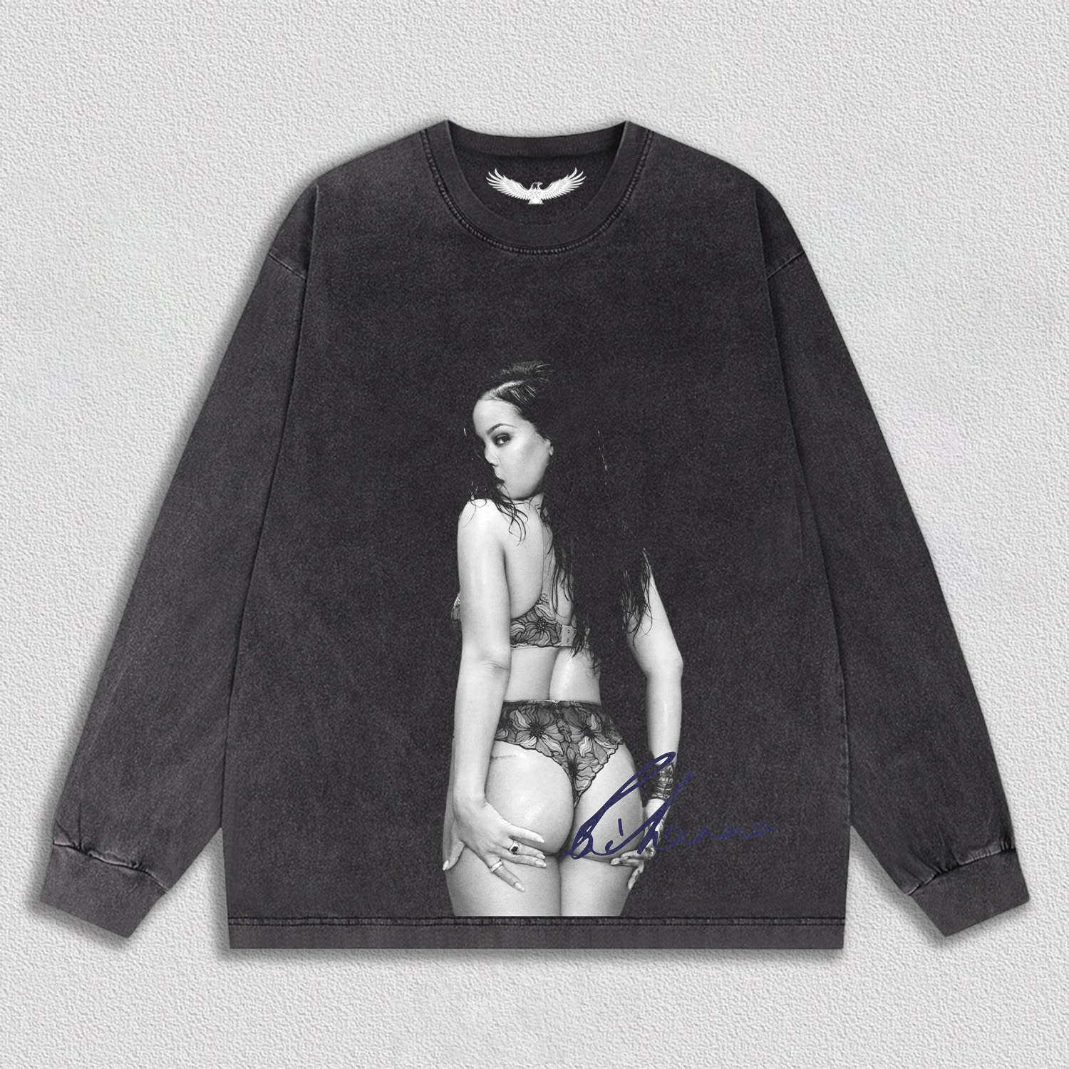 Rihanna V8 TEE