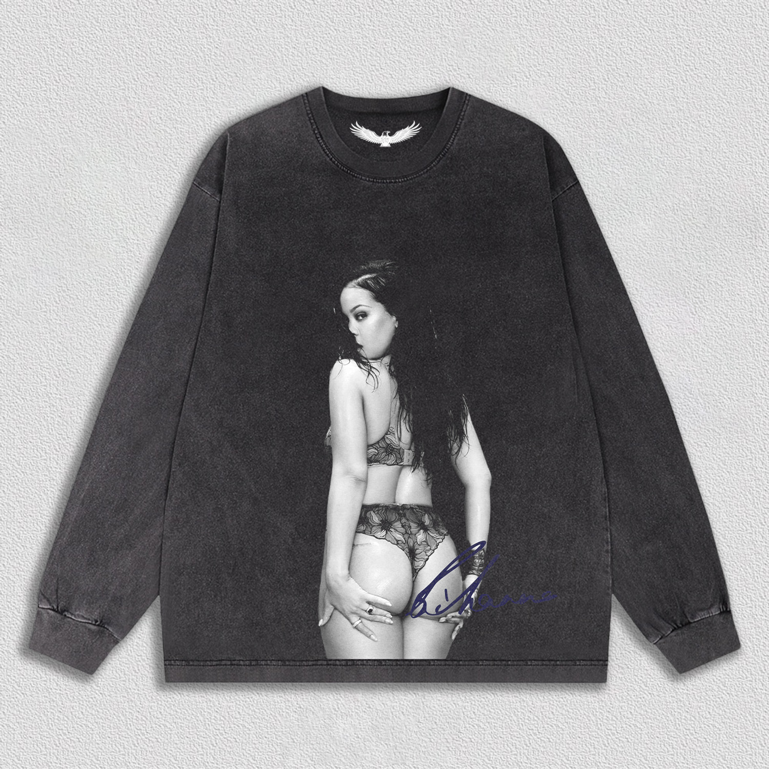 Rihanna V8 TEE