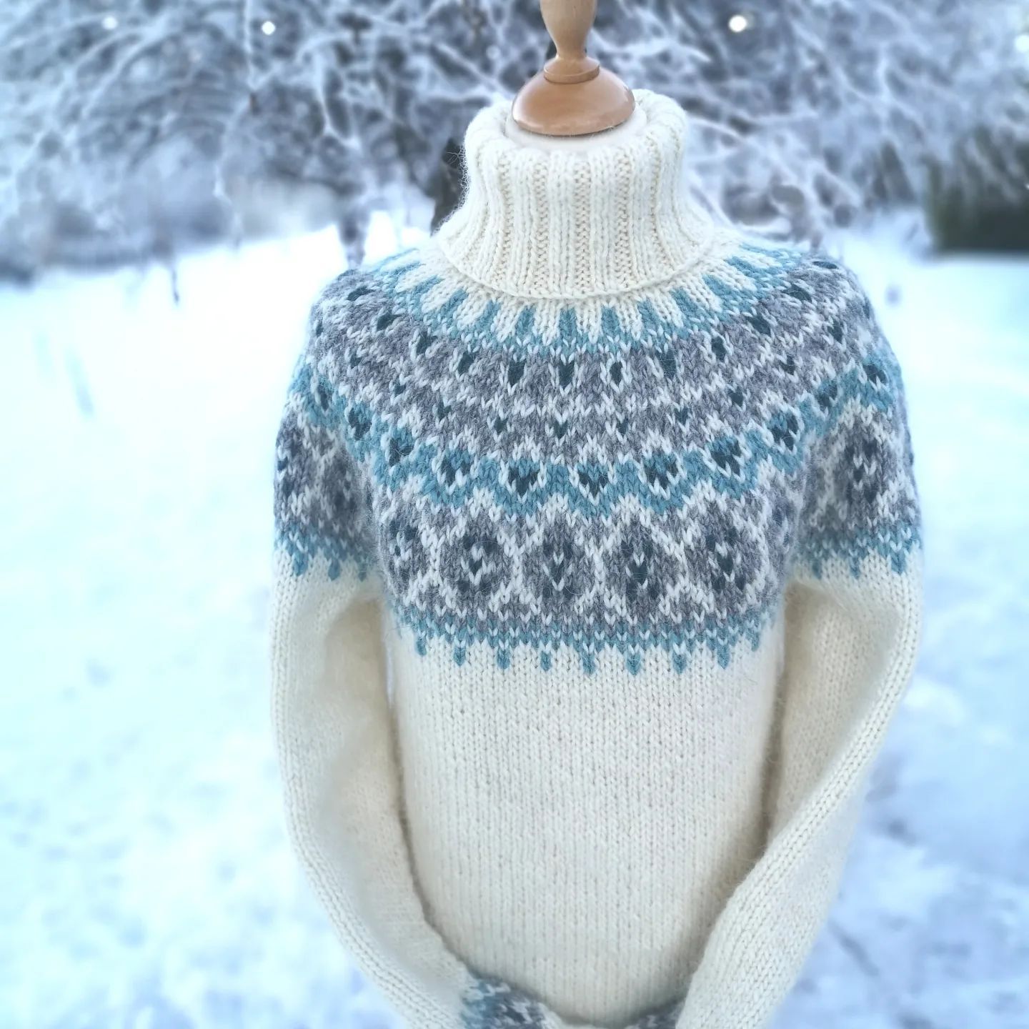 Maglione dolcevita jacquard vintage con diamanti