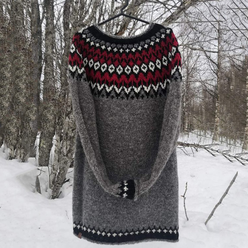 Strick-Midikleid mit islndischem Muster und Rundhalsausschnitt