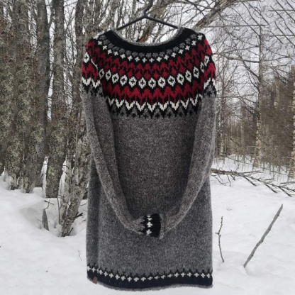 Abito midi in maglia con motivo islandese e girocollo