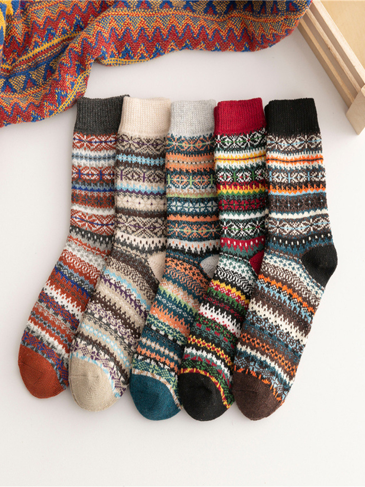 Weiche, warme Retro-Tribal-Farbblocksocken