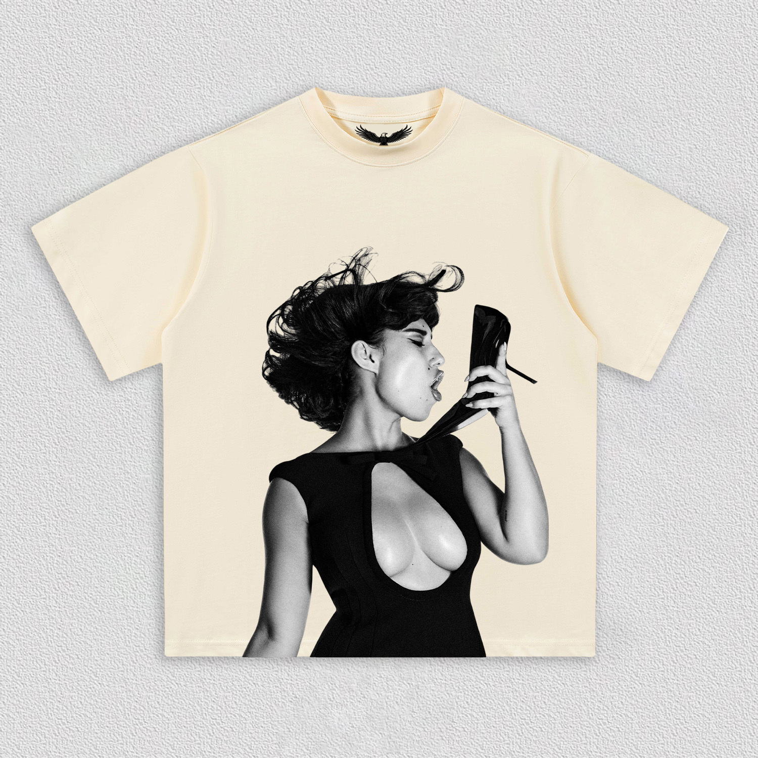 Raye tee