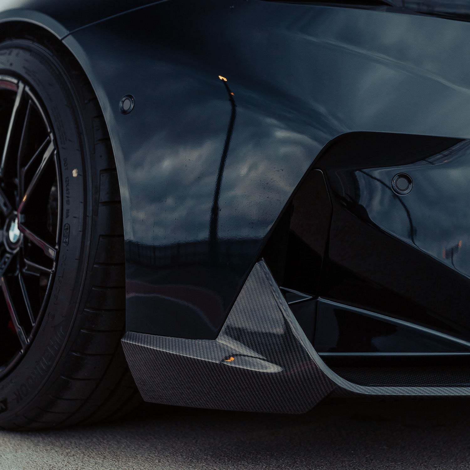 MHC+ BMW G90 & G99 M5 Performance Style Front Splitter In Pre Preg Carbon Fibre-CCO