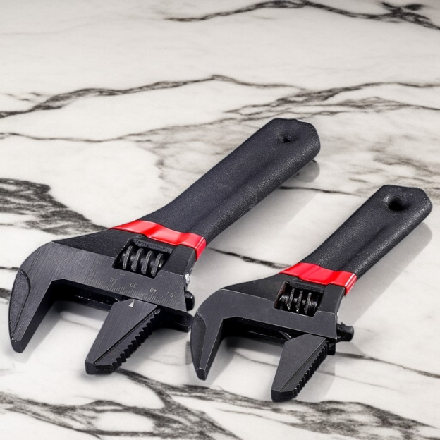 Pipe work multifunction short handle wrench