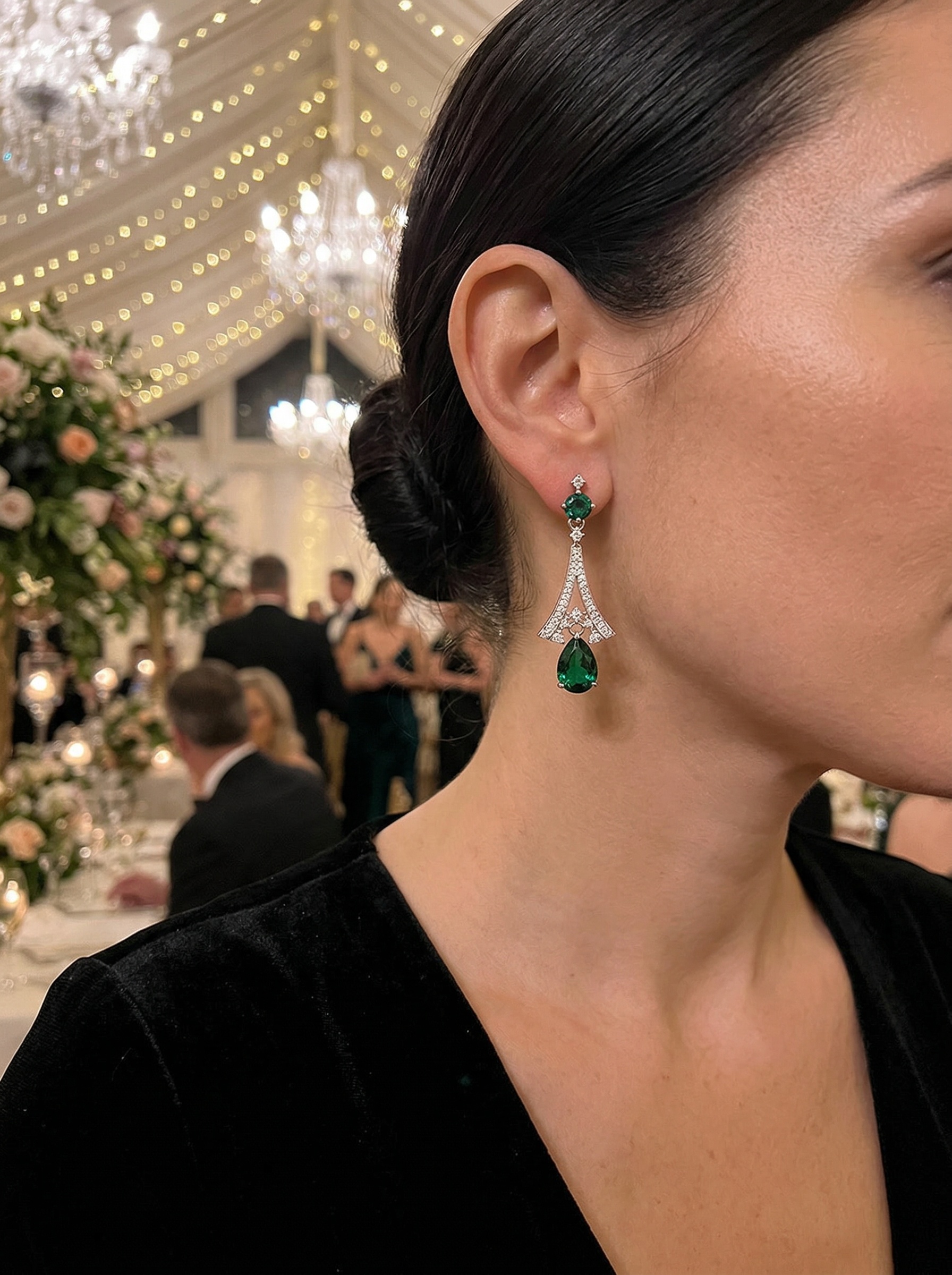 Retro court-style drop-shaped brilliant deep emerald zircon earrings - 5.4 carats 