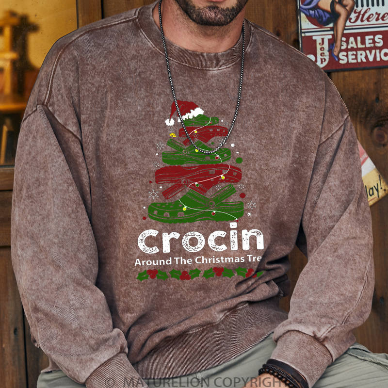 Maturelion Men's Sweatshirt Crocin around the Christmas tree DTG Washed Sweatshirt