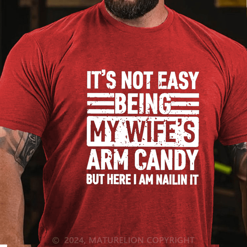 Maturelion It's Not Easy Being My Wife's Arm Candy But Here I'm Nailing It Cotton T-shirt -Maturelion