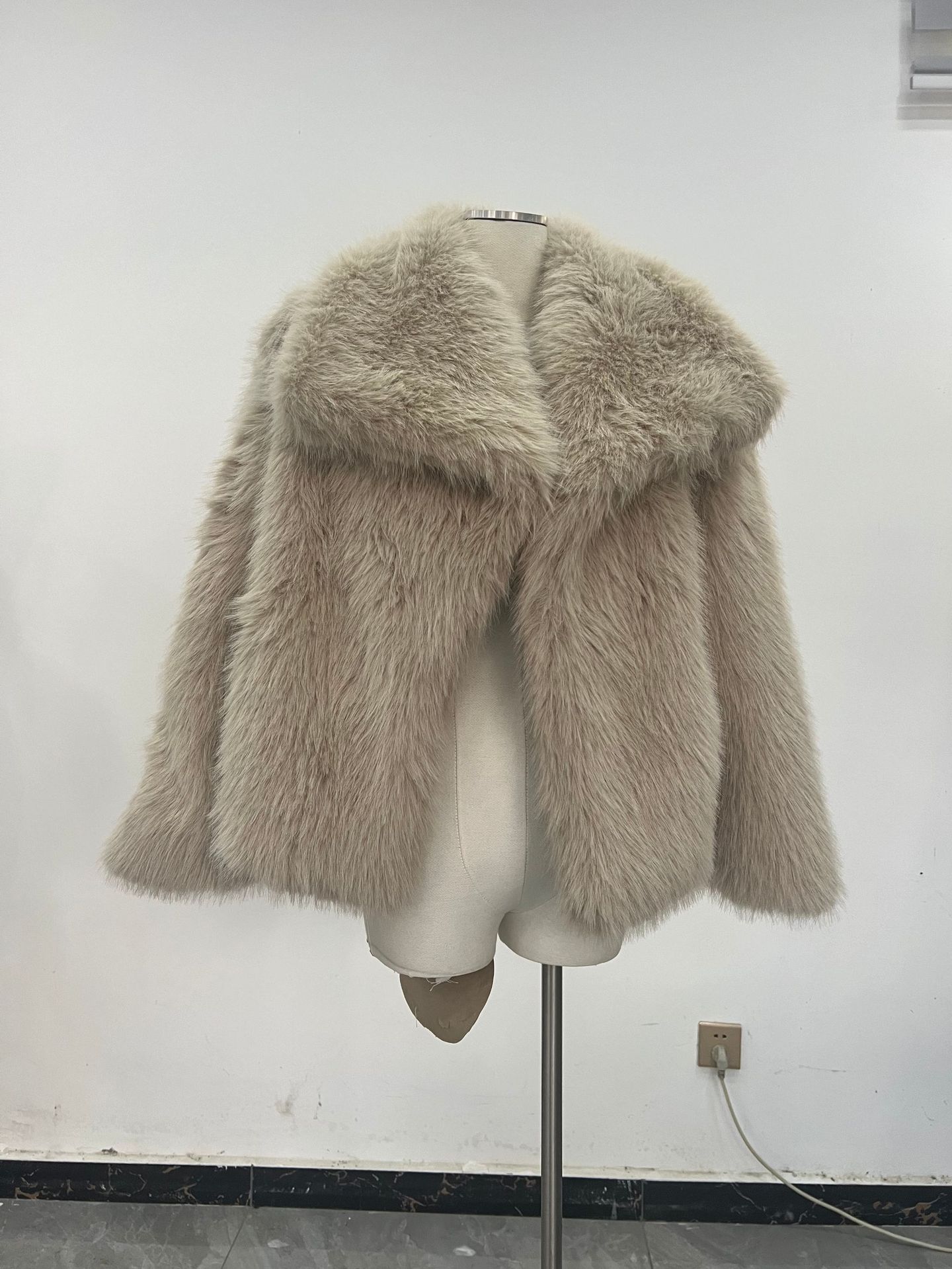 AliExpress cross-border 2025 autumn and winter new imitation fur jacket ladies loose long sleeve coat toka fox fur