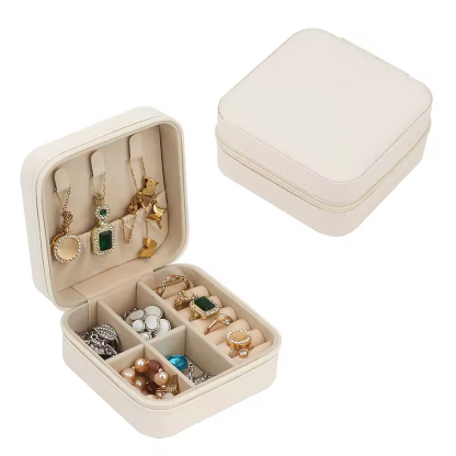 Personalized square jewelry travel box with custom engravings – the perfect Gift for ladies – Portable Ring organizer