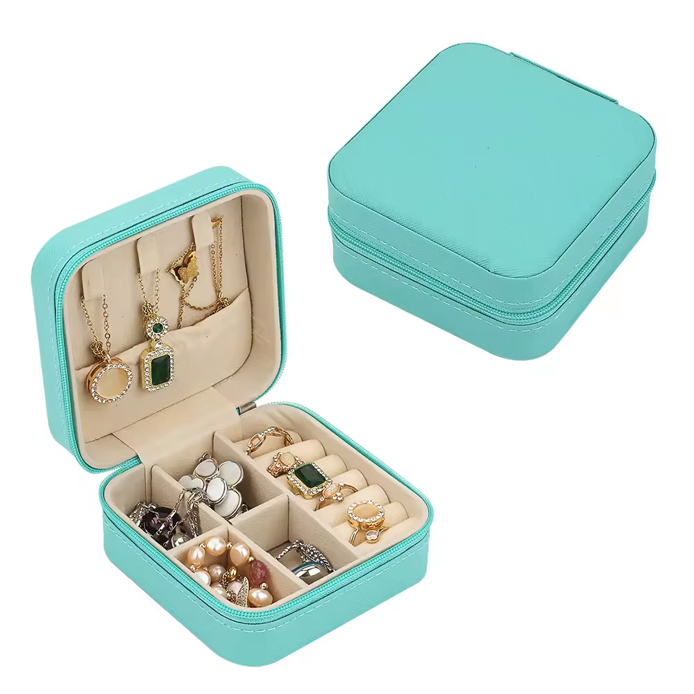 Personalized square jewelry travel box with custom engravings – the perfect Gift for ladies – Portable Ring organizer