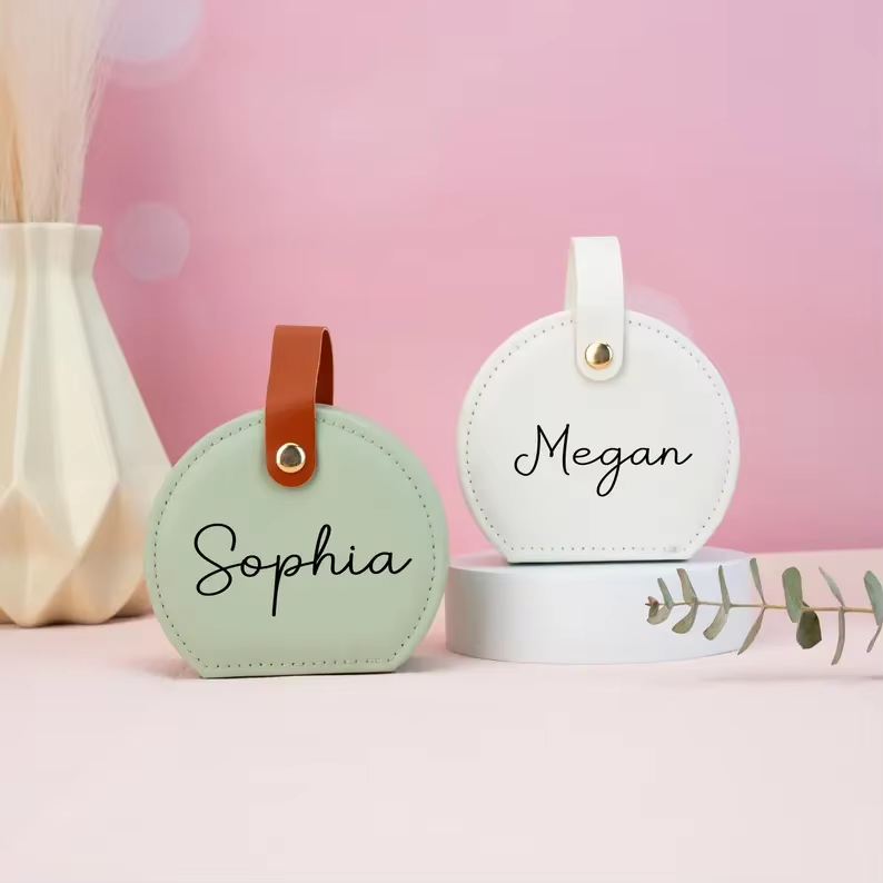 Customizable PU jewelry boxes with personalized logos, perfect as birthday gifts; personalized handbags.-Gift for girlfriend