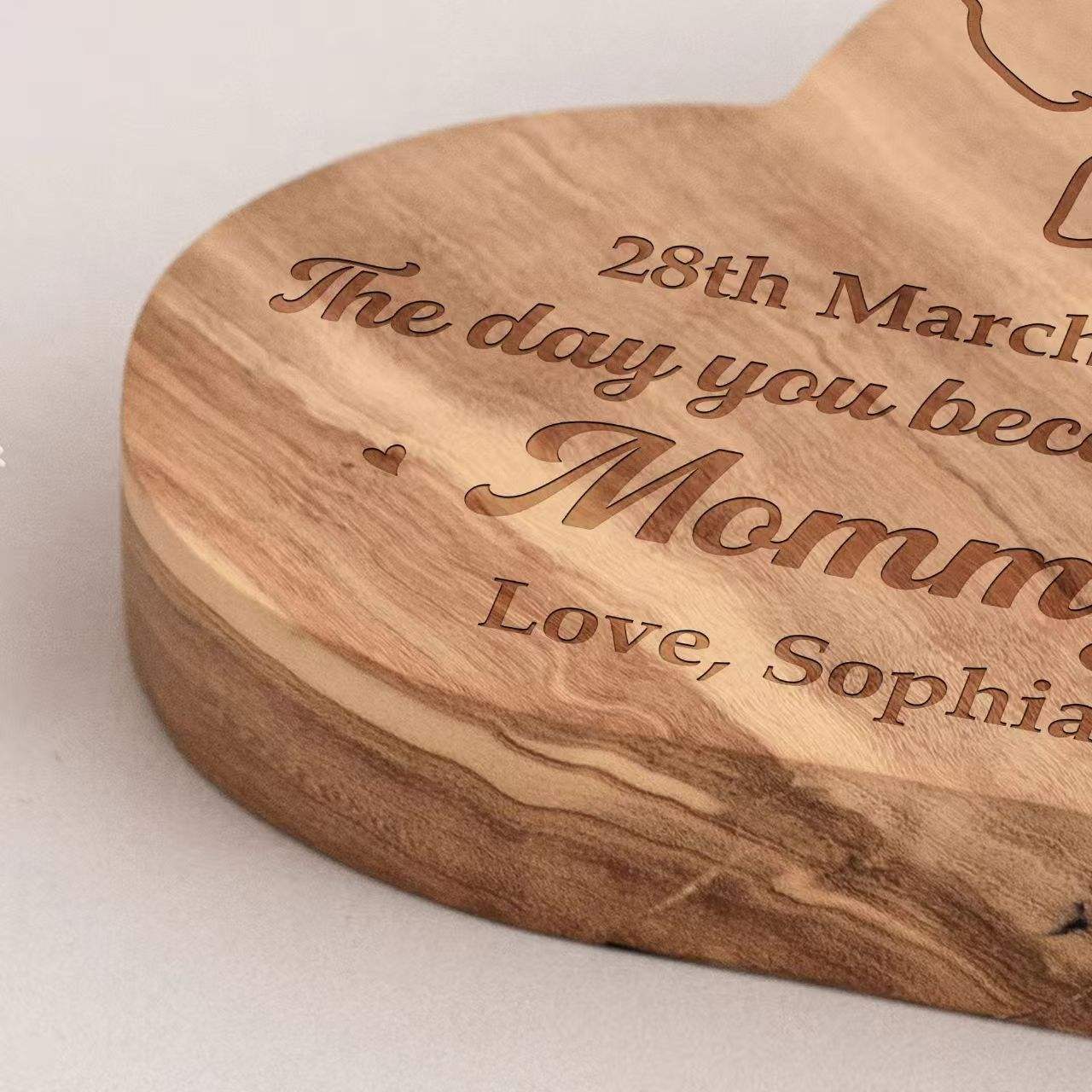 Personalized wooden heart-shaped ornaments for birthdays and anniversaries, perfect for Mother's Day desktop decorations - Gift for mom.-TailorAura