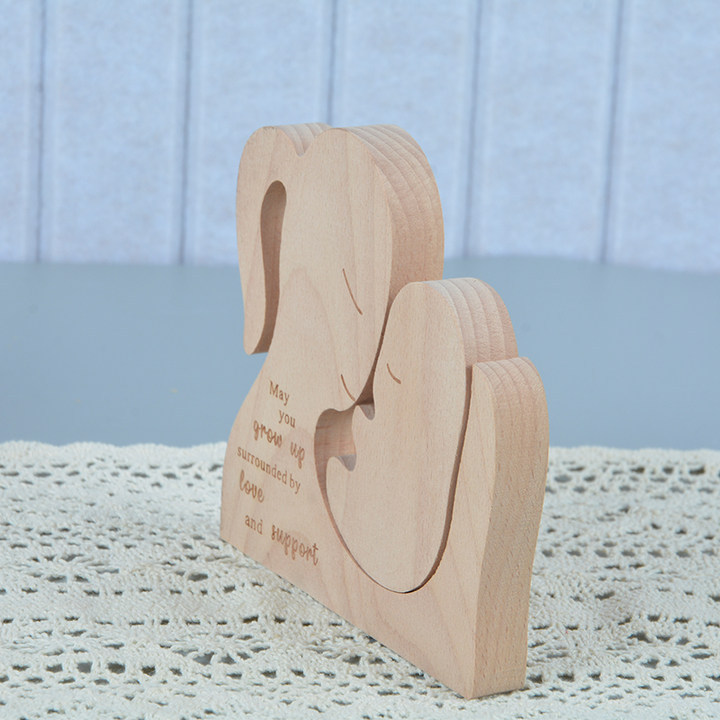 Personalized ornaments wooden mom and baby statue, creative wooden desktop ornament, carved decoration, family keepsake - Birthday gift for family members - Mother's Day gift