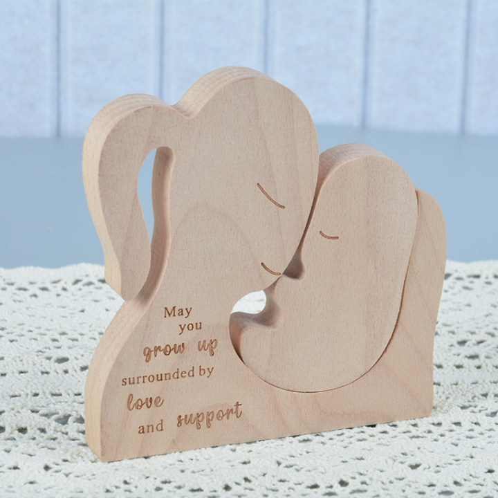 Personalized ornaments wooden mom and baby statue, creative wooden desktop ornament, carved decoration, family keepsake - Birthday gift for family members - Mother's Day gift