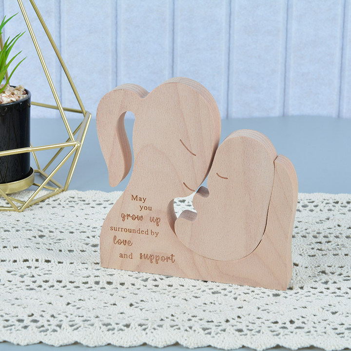 Personalized ornaments wooden mom and baby statue, creative wooden desktop ornament, carved decoration, family keepsake - Birthday gift for family members - Mother's Day gift