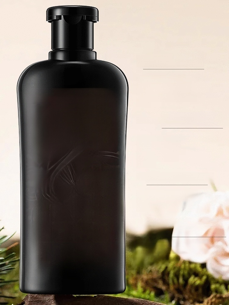 Odżywczy, dodający objętości i wygładzający szampon z imbirem.