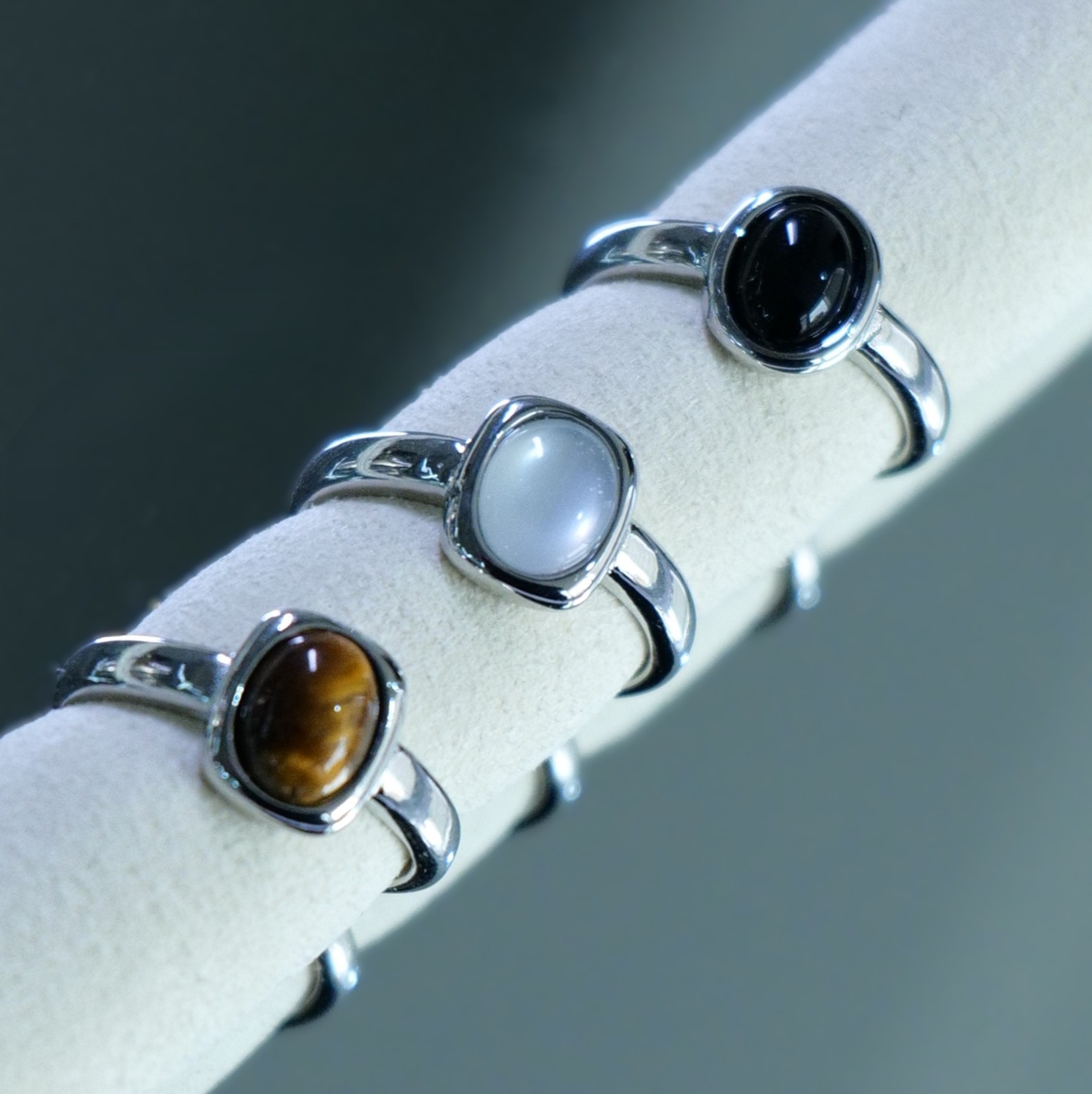 Natural Tiger Eye Ring – Vintage Maillard Aesthetic | Adjustable Open Desigh | Chic Minimalist Jewelry for Daily Wear