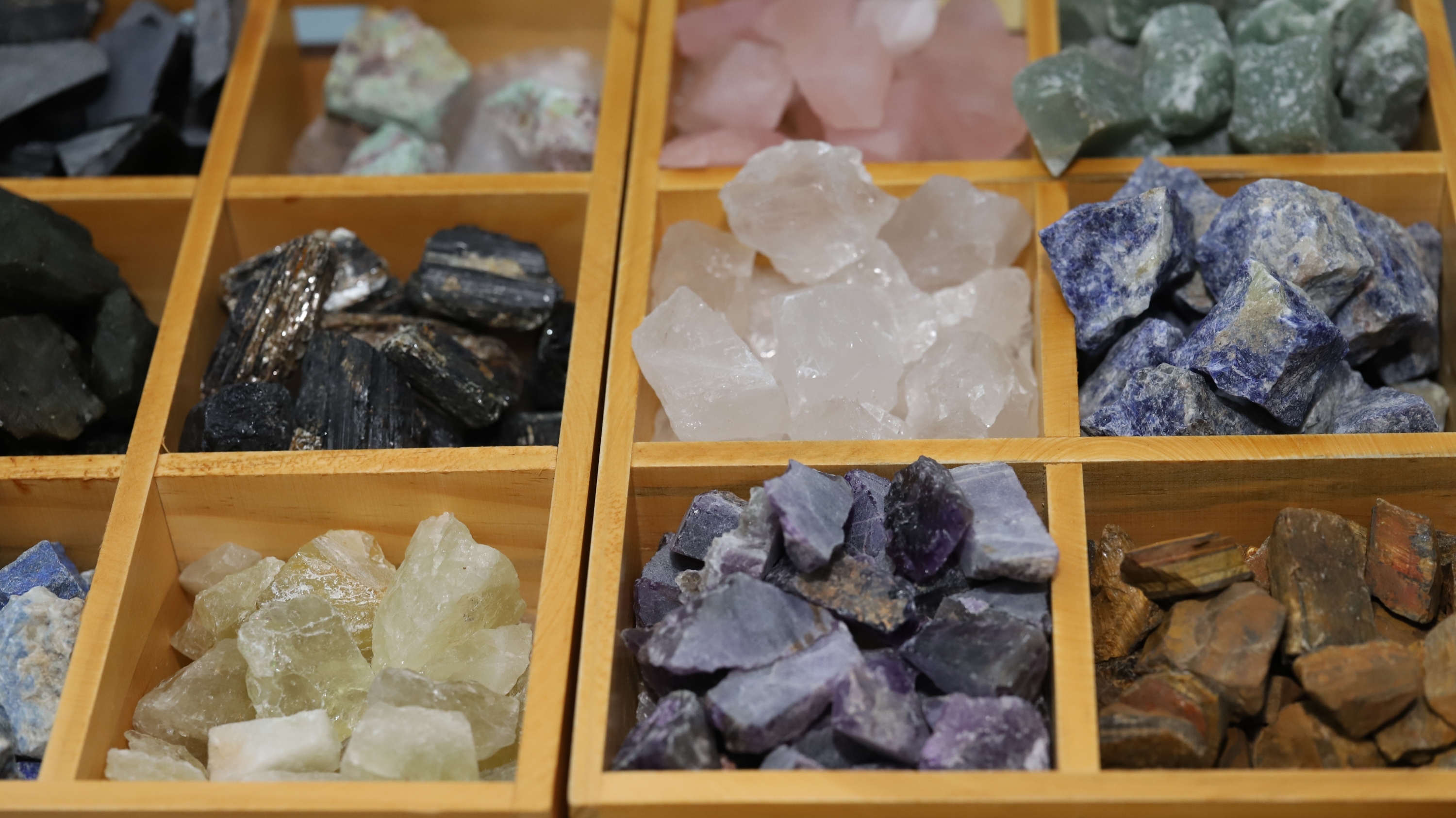 Gemstone & Crystal Raw Stone