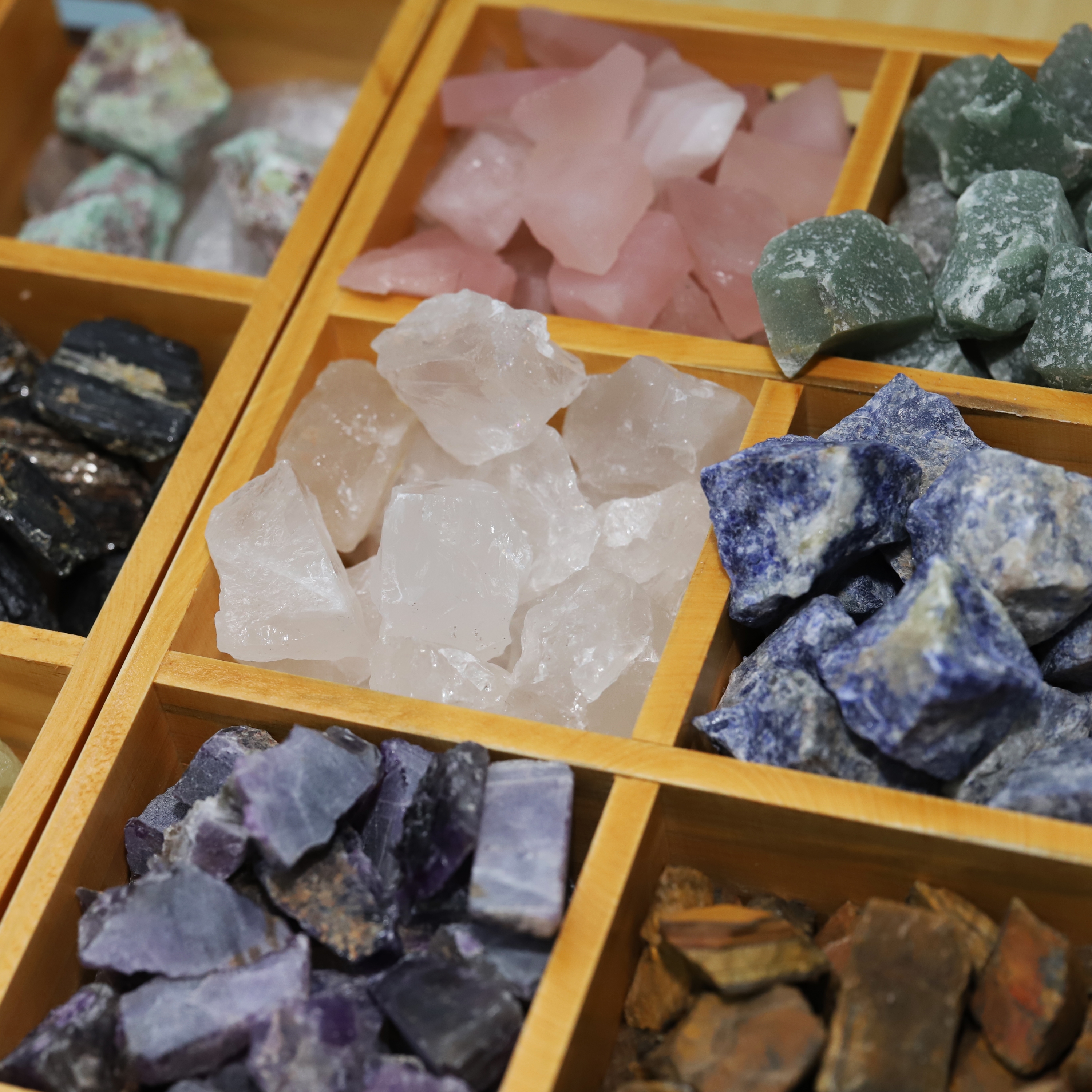 Gemstone & Crystal Raw Stone