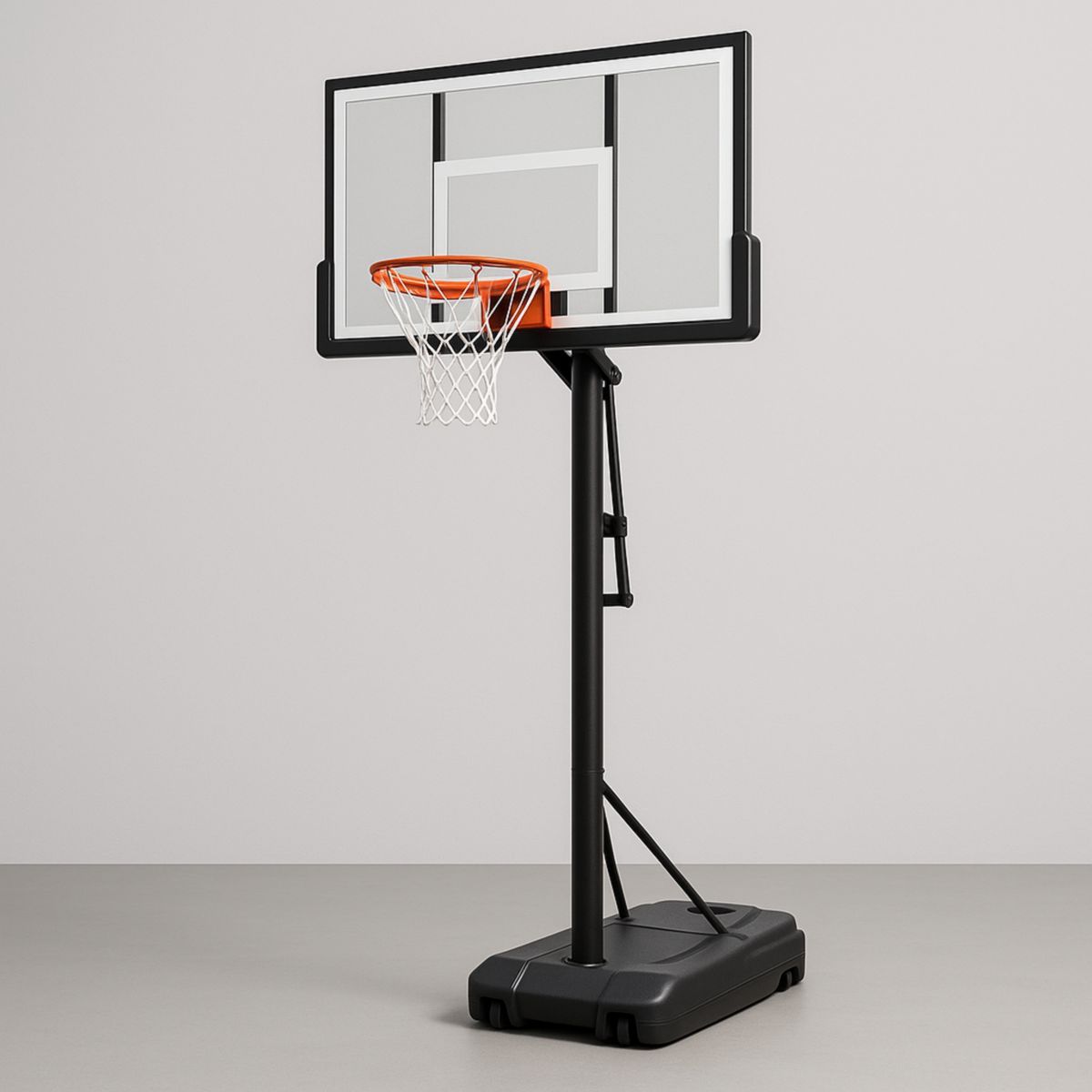 Justerbart basketballmål med base i svart/oransje med 305 cm høyde