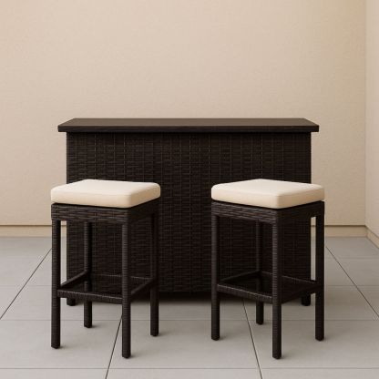 Utendørs barsett i rotting med to krakker brun/hvit