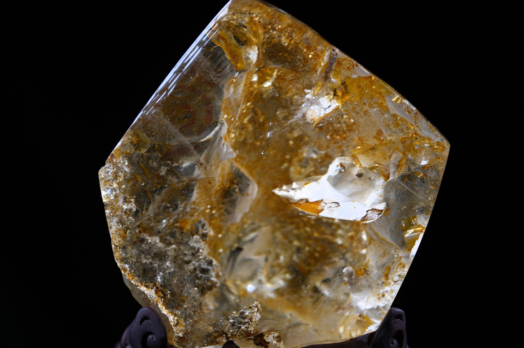 crystal rough stone：Red Flame Condensation