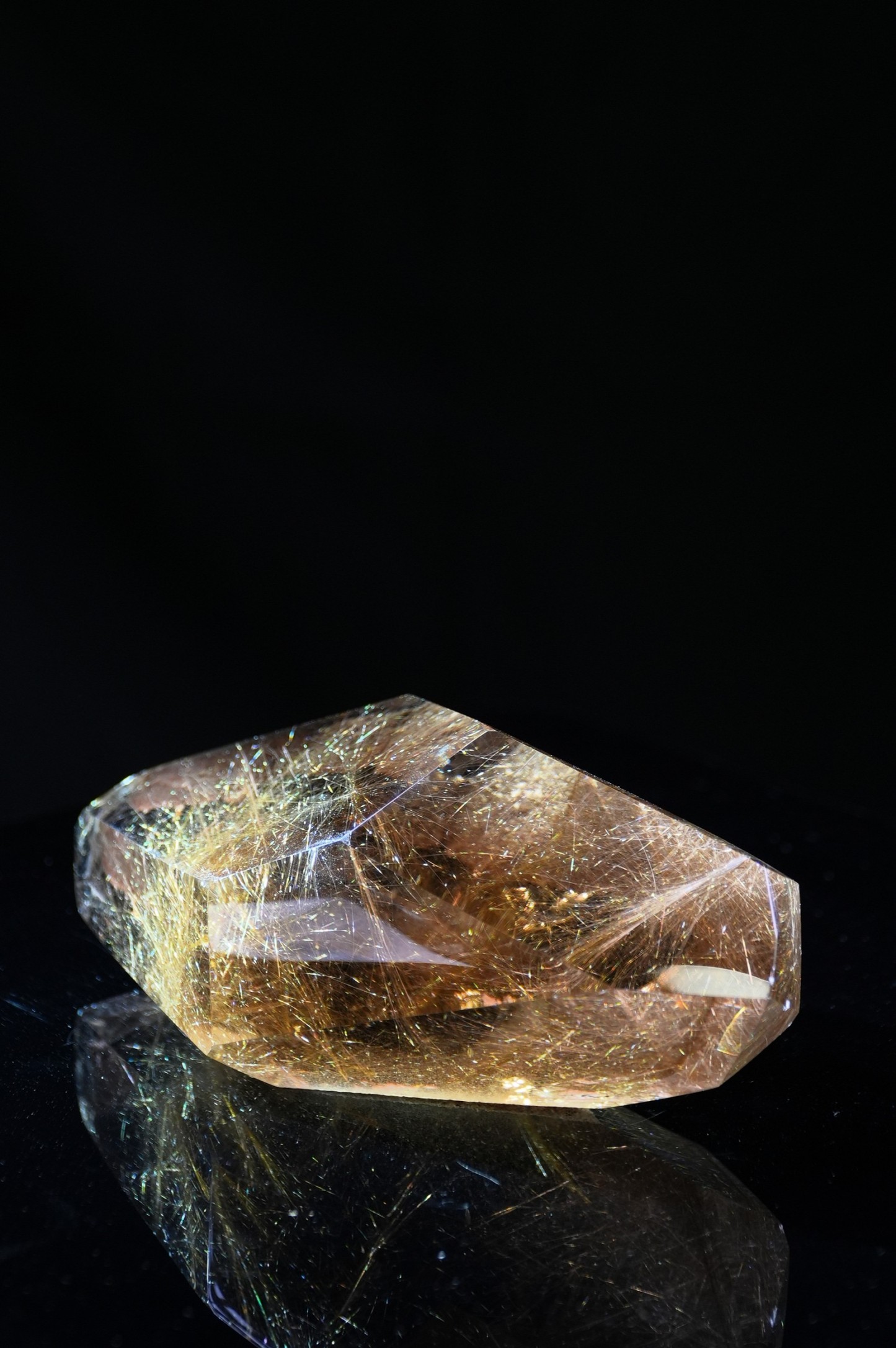 “Gold”-threaded shiny large rock candy