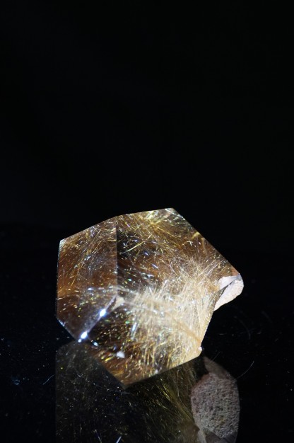 “Gold”-threaded shiny large rock candy
