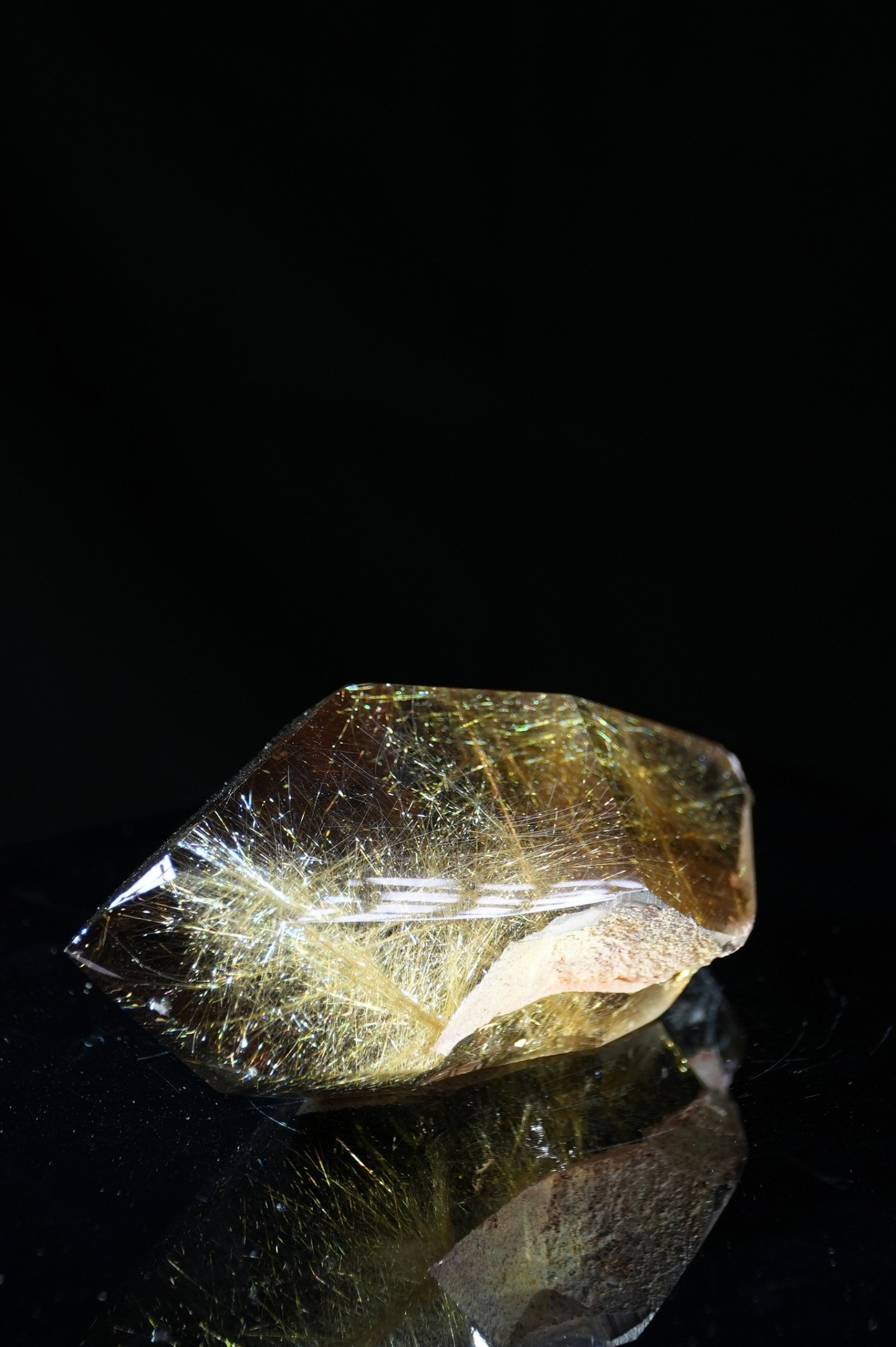 “Gold”-threaded shiny large rock candy