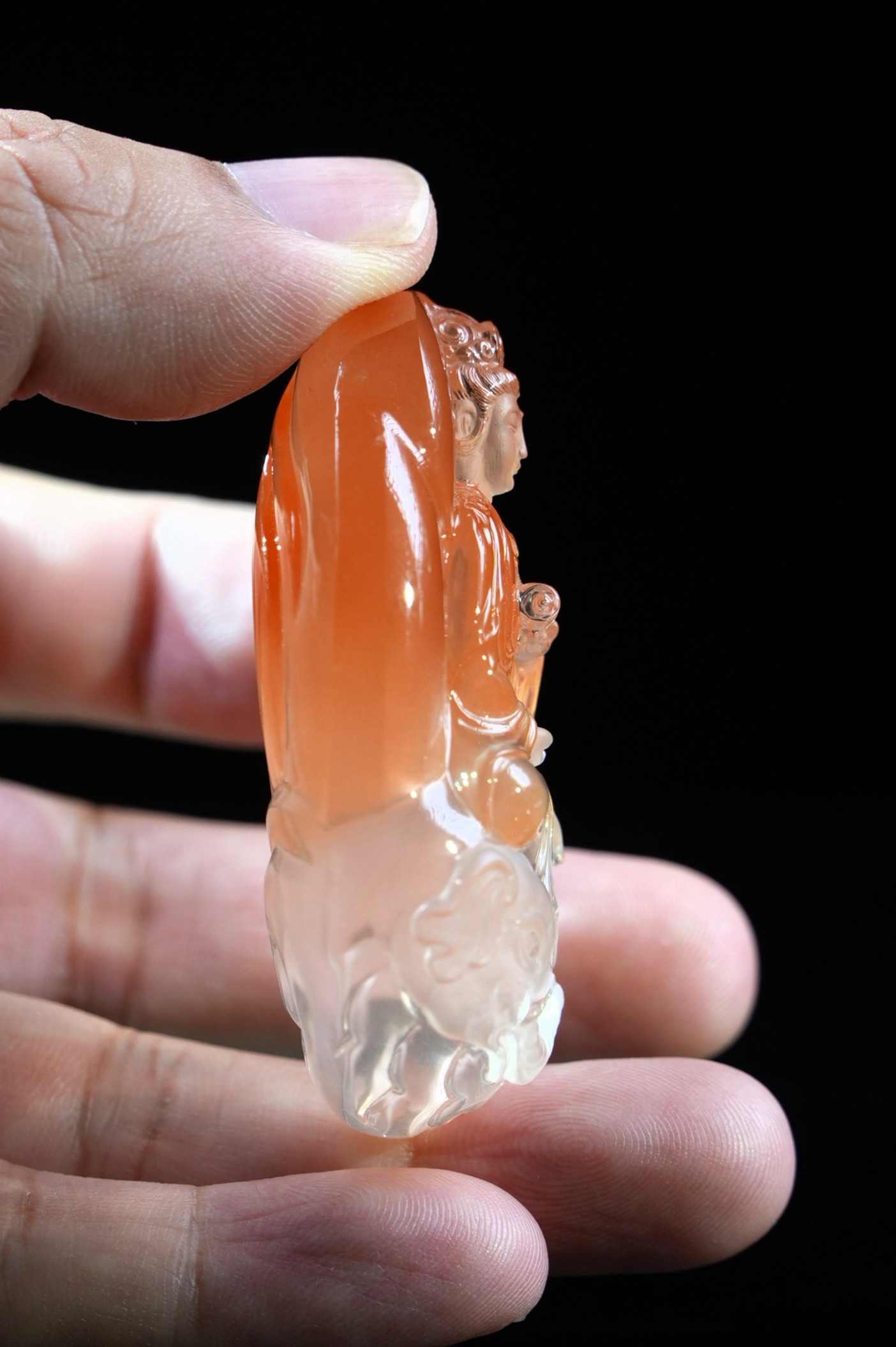 Guanyin theme, red rabbit fur crystal carving.Masterpieces