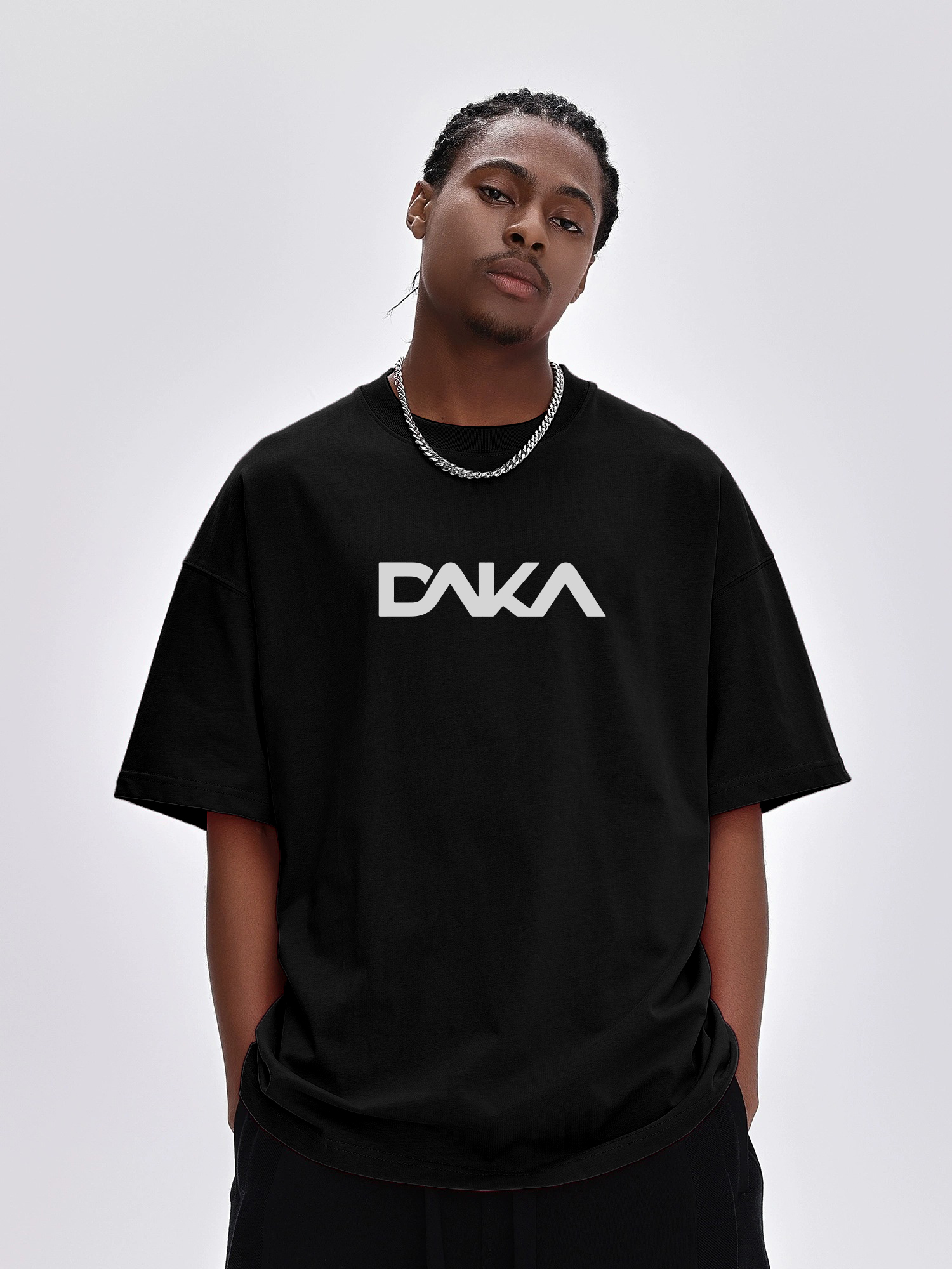 DAKA Classic T-Shirt – Minimalist Streetwear Style-Black