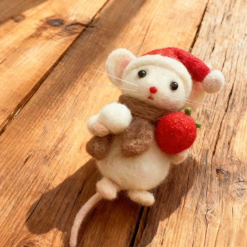 🎄 Eco-Friendly Handmade Felt Christmas Mouse — Adorable 3-Inch Wool Ornament for a Cozy, Green Holiday 🐭🌿✨