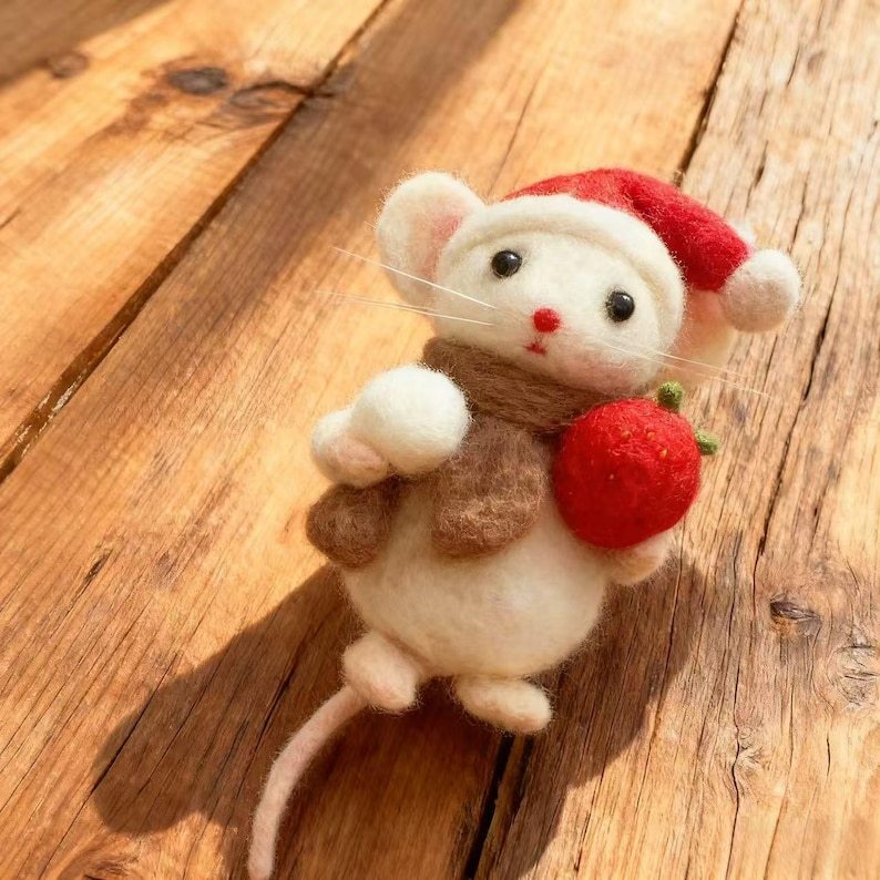🎄 Eco-Friendly Handmade Felt Christmas Mouse — Adorable 3-Inch Wool Ornament for a Cozy, Green Holiday 🐭🌿✨