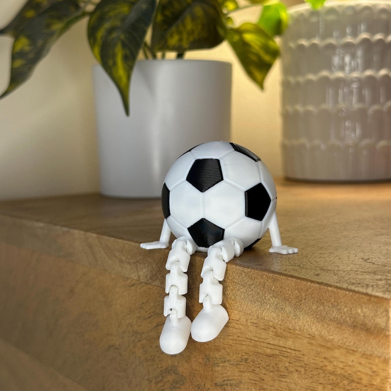 Ball-themed desktop decorations - fun sports gifts🎁